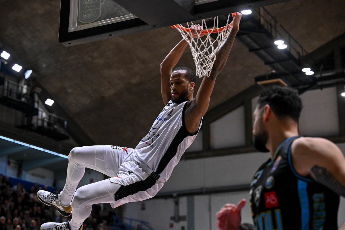 Basket LBA, la Bertram chiude il 2025 contro Reggio Emilia: "Non meritano questa classifica" - Vigevano24.it