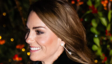 Kate Middleton, la gonna in tartan con cristalli da 1.945 euro scatena il dibattito