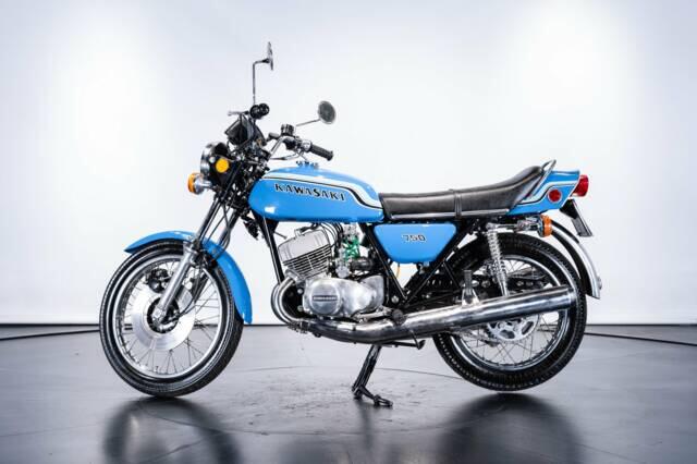 Kawasaki Mach IV 750: la terrificante 2 tempi che bruciava i semafori (ma non stava in strada)