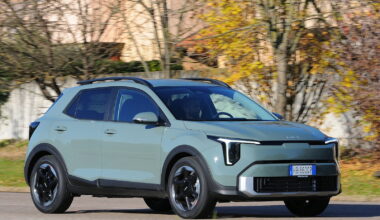 Foto - Kia Stonic: col mild hybrid va “forte” e consuma poco - AlVolante