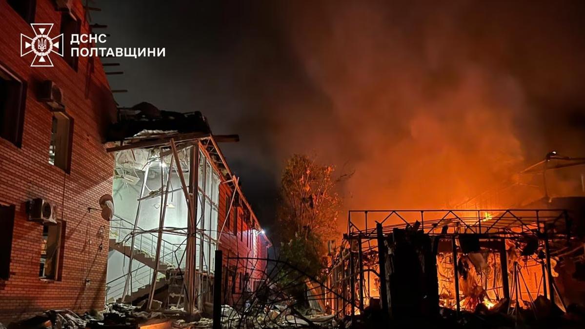 Escalation in Ucraina, raffica di missili e droni. E Mosca plaude alla strategia Usa anti-Ue