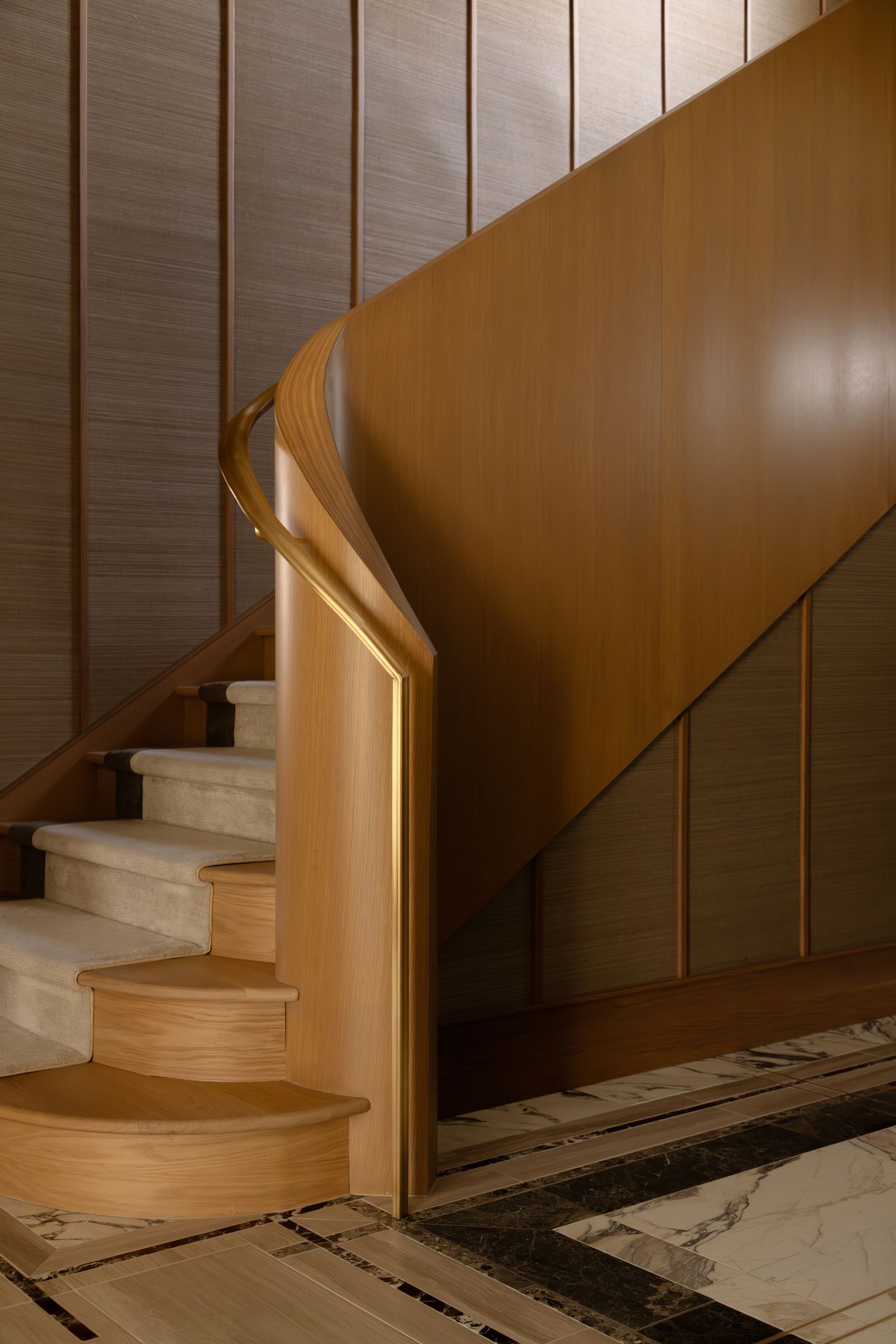 art deco ingresso scala curva in legno