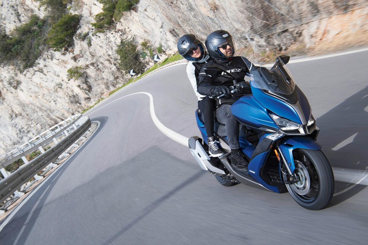 Scooter 400: pregi e difetti dei maxi da usare tutti i giorni