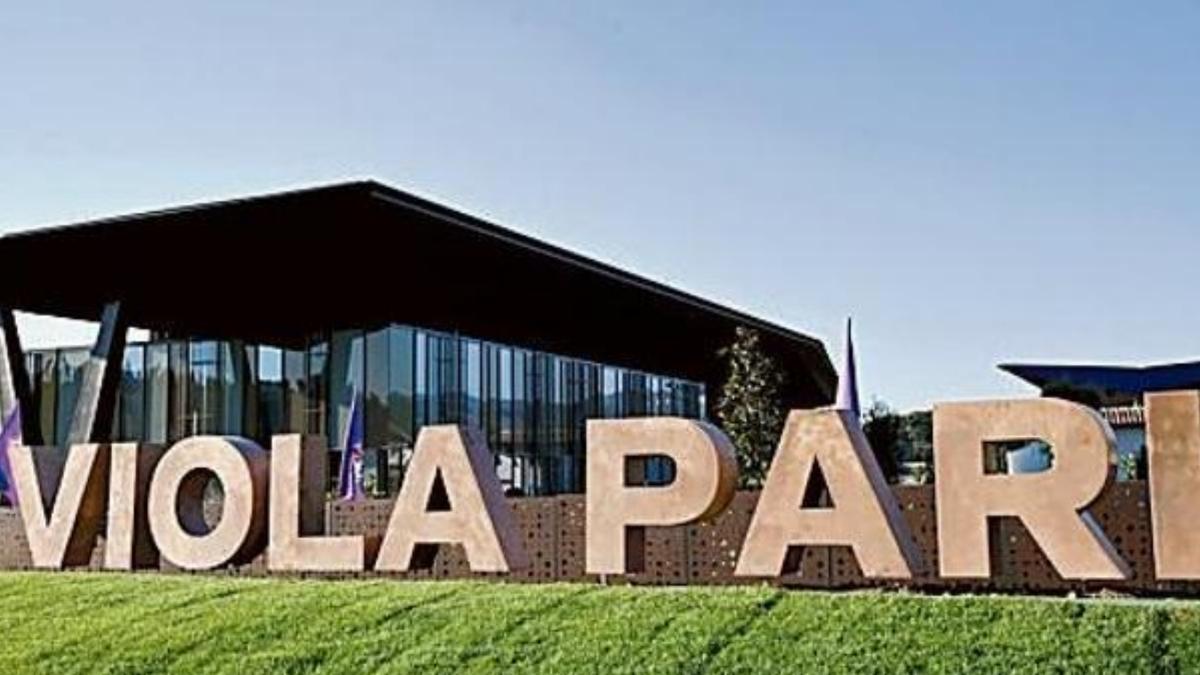 Fiorentina, petardi nella notte al Viola Park. Squadra ancora in ritiro, mercoledì 17 a Losanna