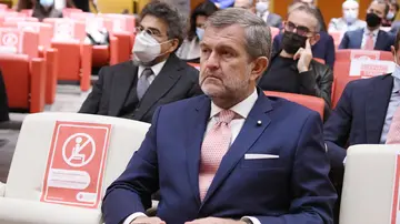 San Raffaele, cosa sta succedendo all’ospedale modello? Il caos con gli infermieri esterni, il reparto in tilt e le dimissioni lampo del super-manager