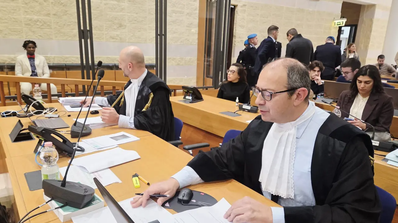 L'imputato Louis Dassilva e i suoi avvocati, Riario Fabbri e Andrea Guidi (Migliorini)