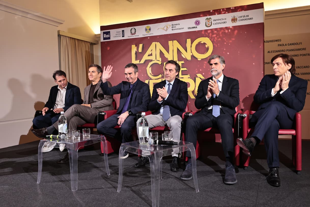 L'anno che verrà, ospiti e scaletta dello show di Capodanno stasera in tv