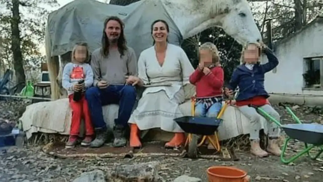 La famiglia nel bosco di Palmoli: Nathan, Catherine e i tre figli