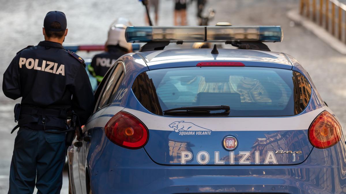 Litigano per i cani, poi spunta un coltello e un uomo viene ferito. L’aggressore (arrestato) è un dirigente del Comune