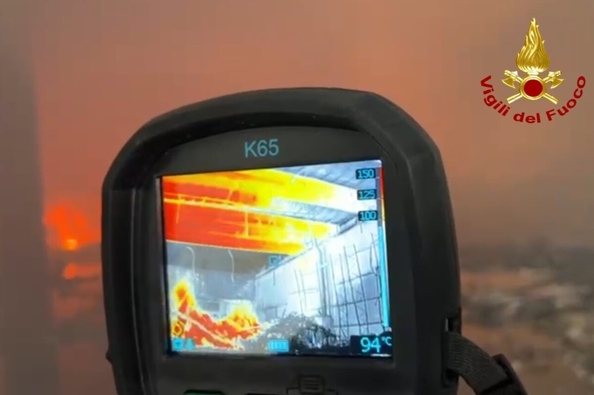 La temperatura nel corso dell'intervento dei vigili del vuoco nel capannone della Terminal Puglia