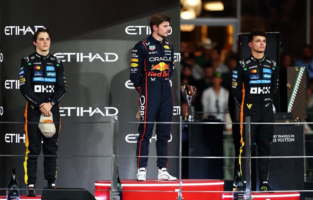 Lando Norris, McLaren, Oscar Piastri, McLaren, Max Verstappen, Red Bull Racing