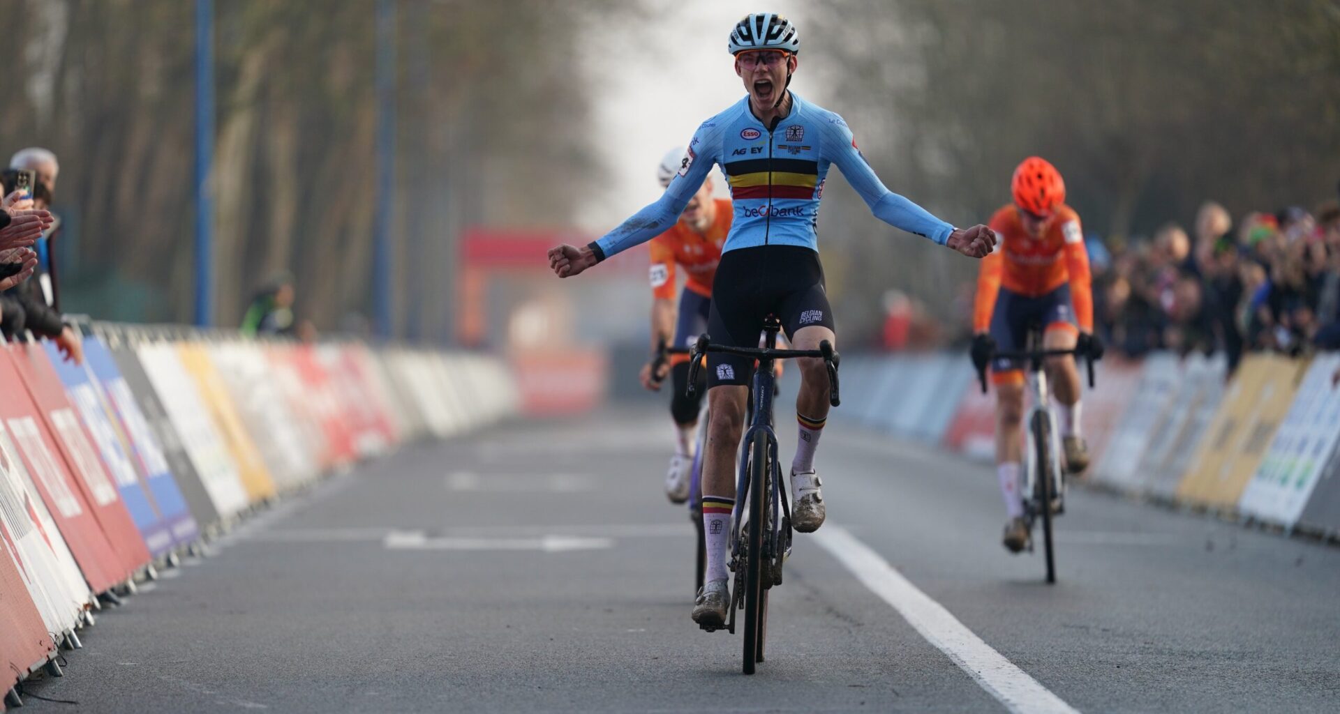 CDM Ciclocross, Filippo Grigolini e Patrik Pezzo Rosola chiudono quinto e sesto nella gara Junior di Koksijde - Vince il belga Giel Lejeune