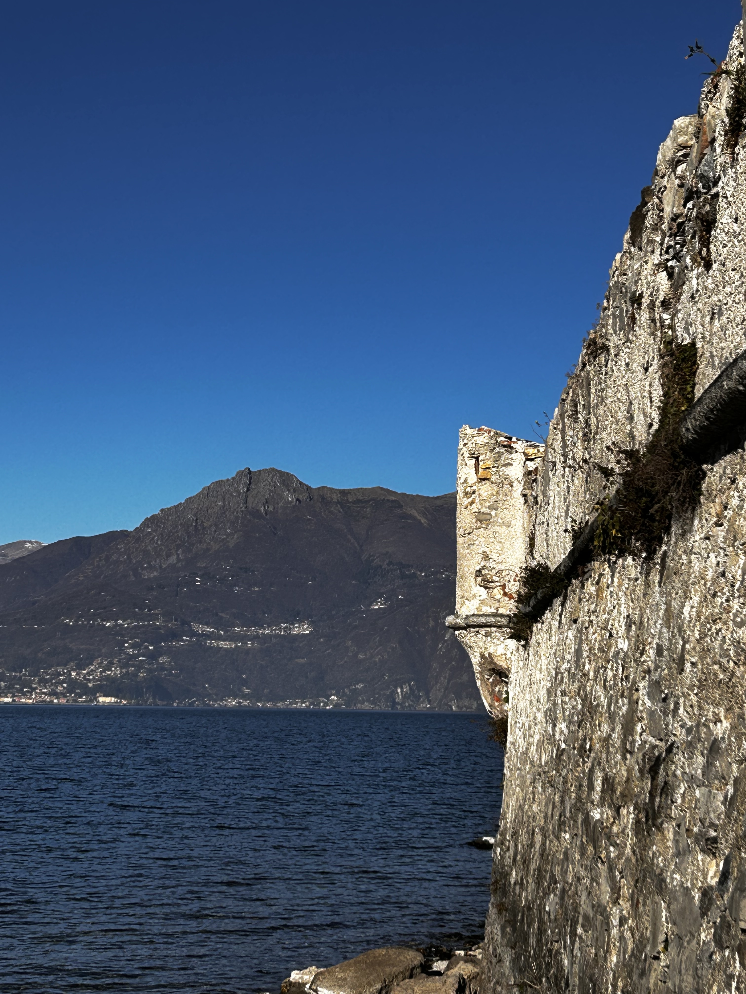 Lierna_-_Castello_di_Lierna_Mirna Ortiz