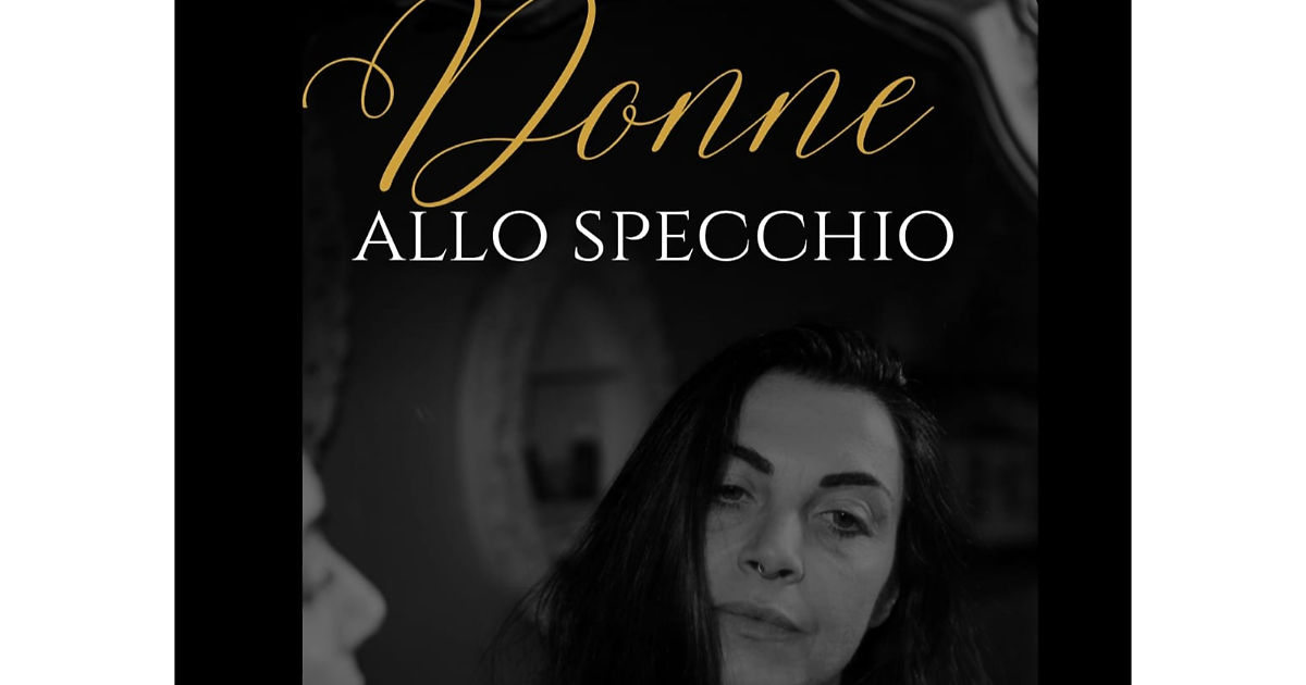 Donne allo specchio, il calendario e la mostra. Le foto