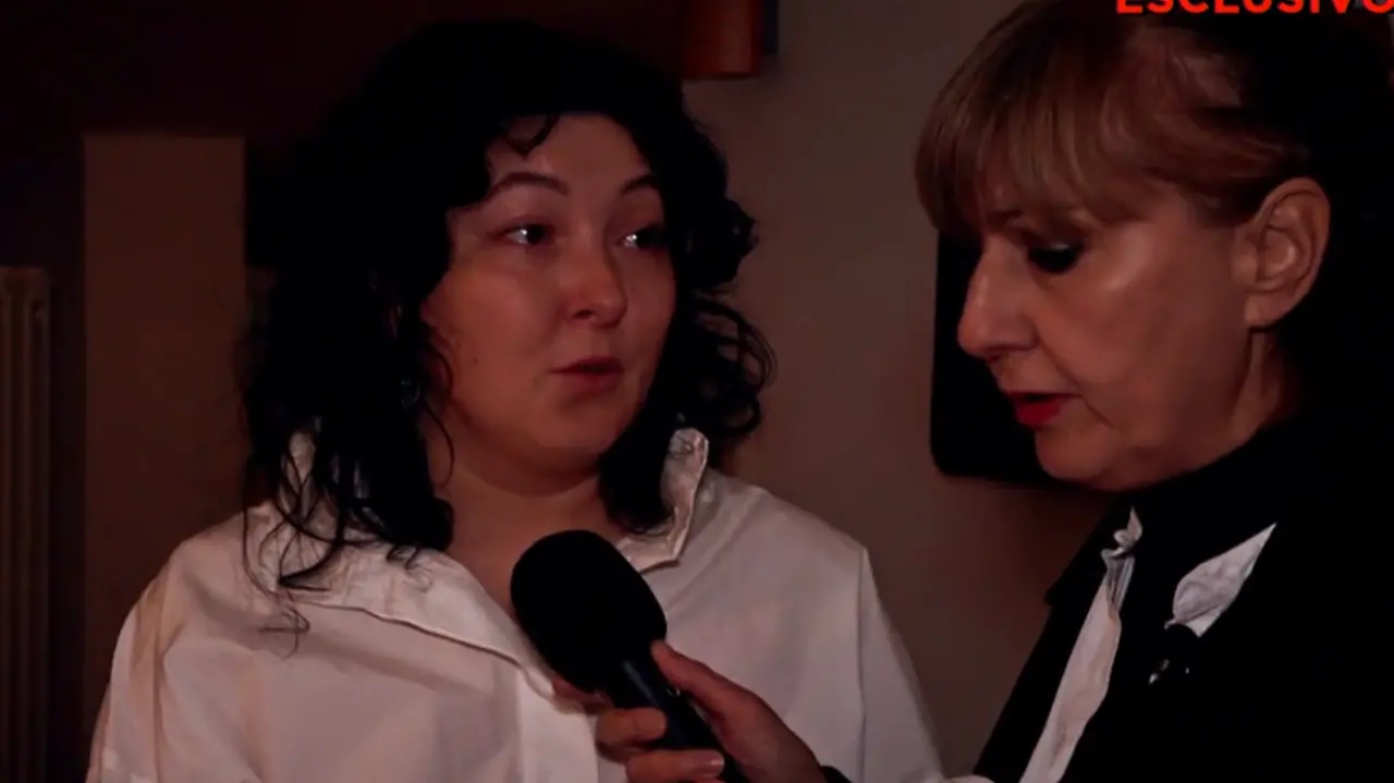 Mamma Nadia nella casa nel bosco in provincia di Arezzo con l'inviata di Fuori dal Coro siu Rete4