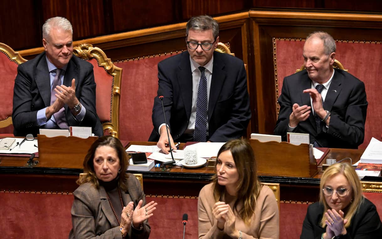 Manovra 2026, oggi voto di fiducia al Senato. Salta norma su lavoratori-sottopagati