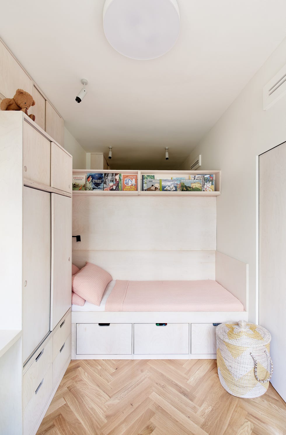 cozy childrens bedroom featuring a daybed and bookshelves