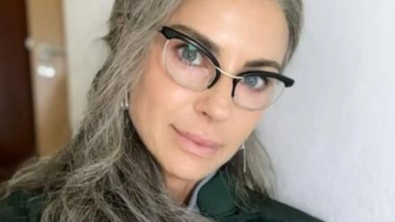 Martina Colombari invecchiata nel film di Checco Zalone "Buen Camino"