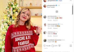 Gli auguri di Natale dei politici italiani sui social: da Meloni a Schlein