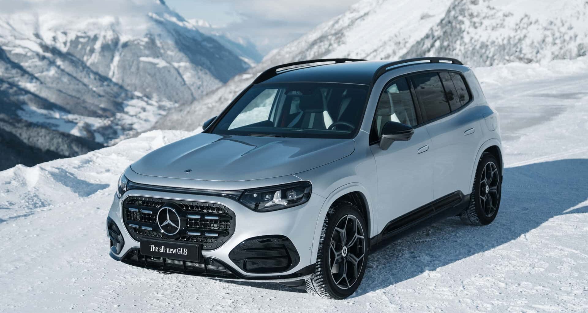 Mercedes GLB 2026: interni, motori, prezzo
