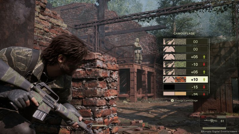 Snake si prepara a eliminare un nemico in Metal Gear Solid Delta: Snake Eater