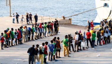 Migranti, il Consiglio Ue approva il nuovo regolamento che accelera i rimpatri e autorizza gli hub nei Paesi… - Il Fatto Quotidiano