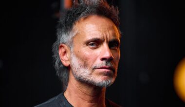 Nek: «L'amore a 54 anni va tenuto acceso. Con mia moglie Patrizia abbiamo superato gli allontanamenti dovuti al mio lavoro, alla nascita di Beatrice e alla morte di mio padre»