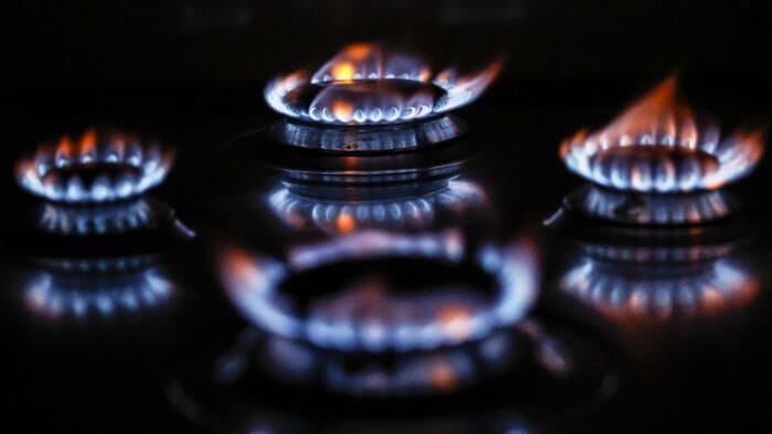 Nel 2026 bollette di luce e gas in calo