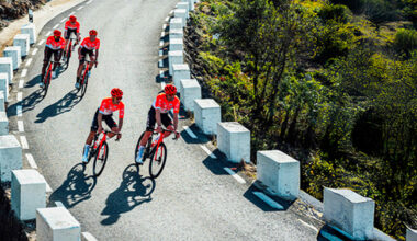 Ineos Grenadiers Academy: talento, tante corse e i piedi per terra