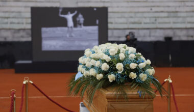 in centinaia alla camera ardente al Foro Italico. I funerali a Ponte Milvio