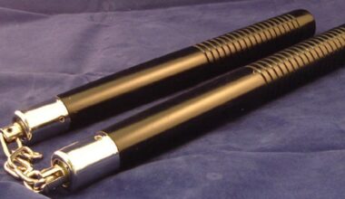 Il cliente con un pericoloso "Nunchaku" e pregiudicati, il questore sospende la licenza a un bar di Milano