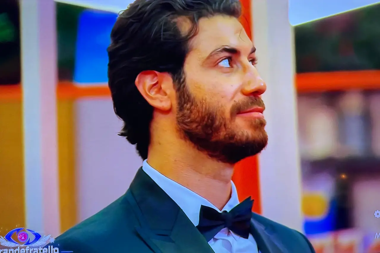 Omer nella penultima puntata del Grande Fratello 2025