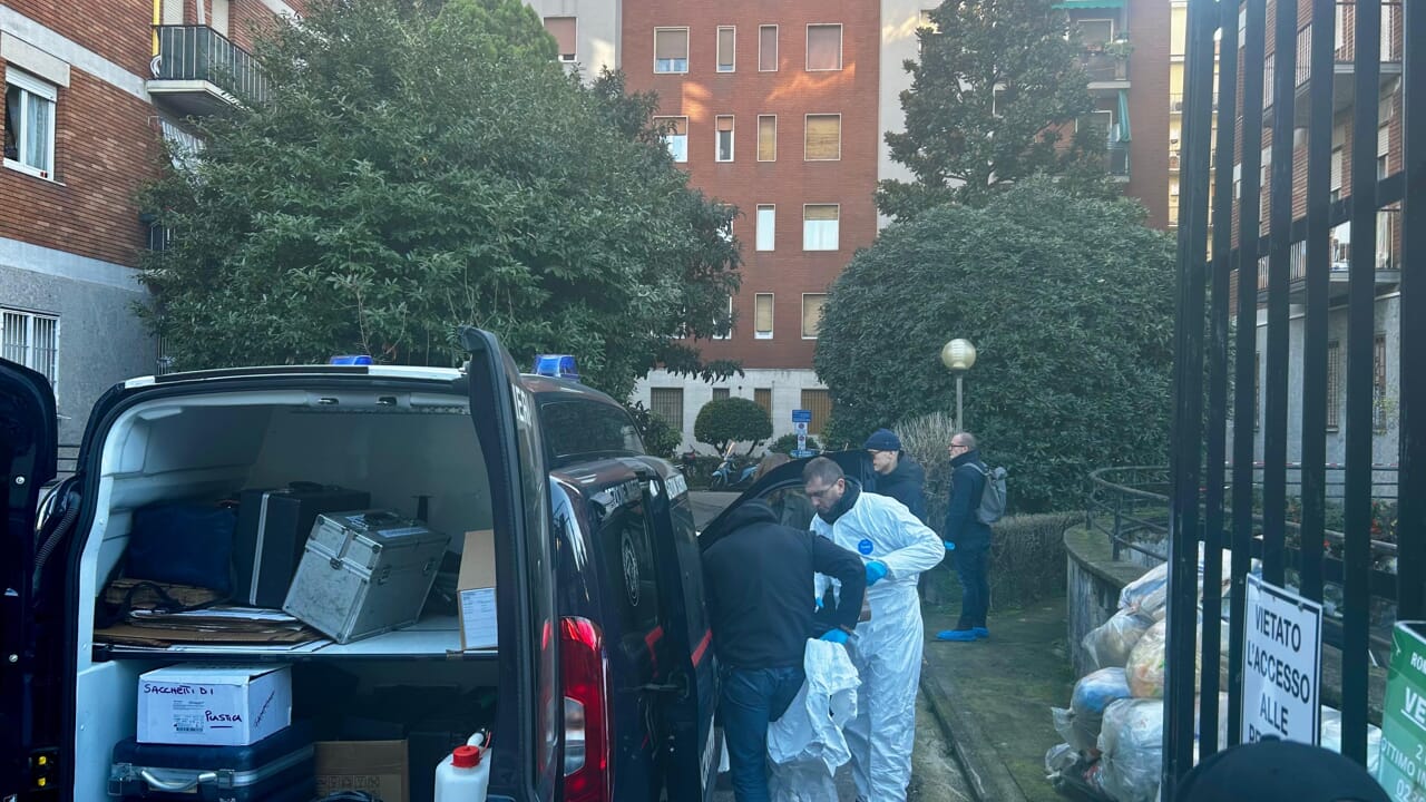 Donna trovata morta in via Paruta a Milano