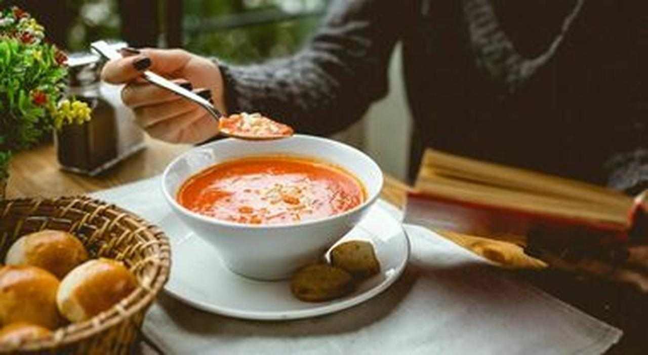 Metabolismo lento, stai cenando all'orario sbagliato | Bastano pochi minuti per rovinarti la salute
