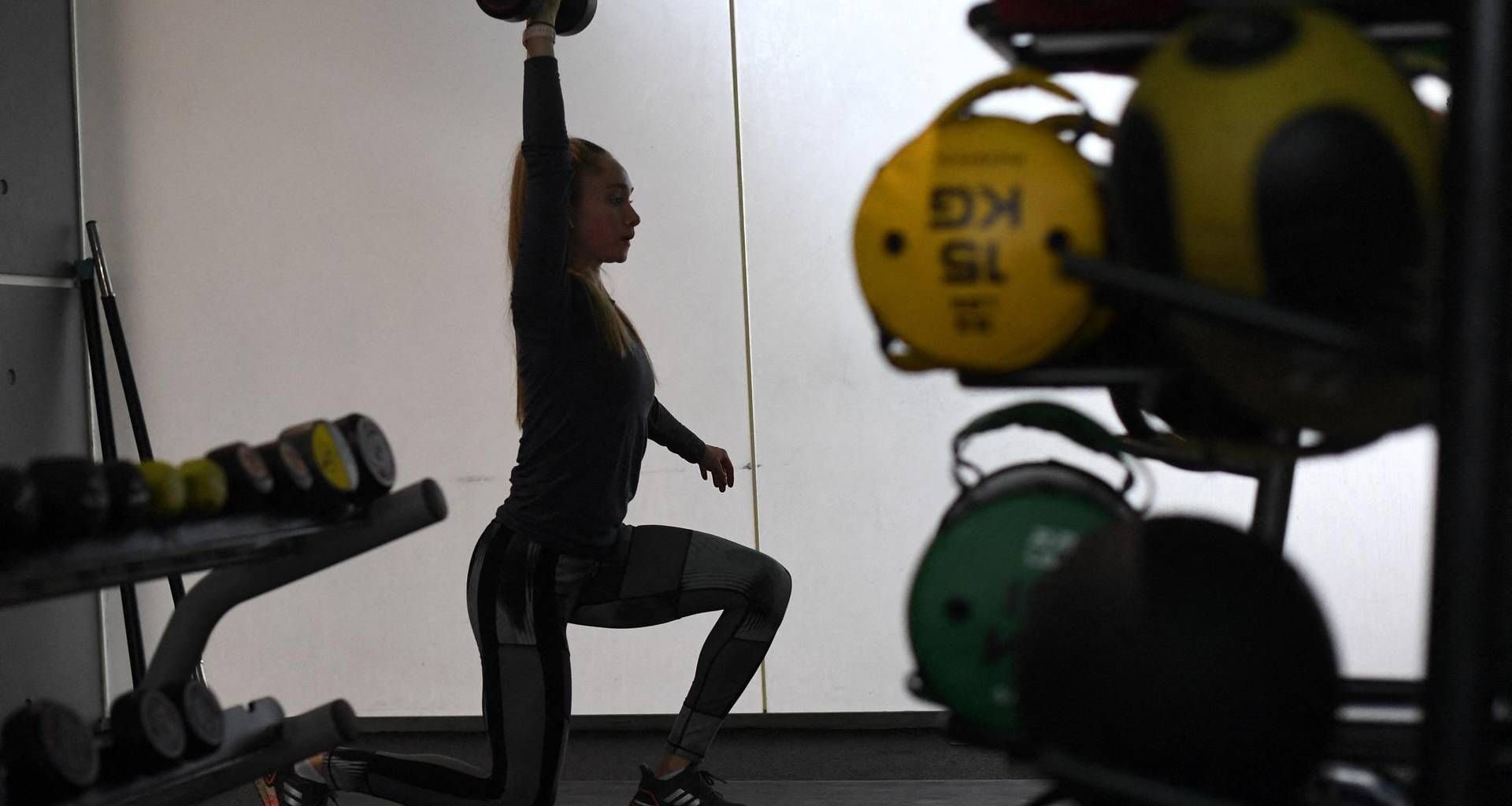 Tutto muscoli e niente cervello? Tutto falso, chi fa pesi ha una mente più giovane