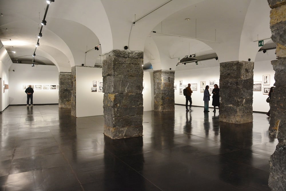 Una mostra a Genova rende omaggio a Paolo Di Paolo, il fotografo finalmente “ritrovato”