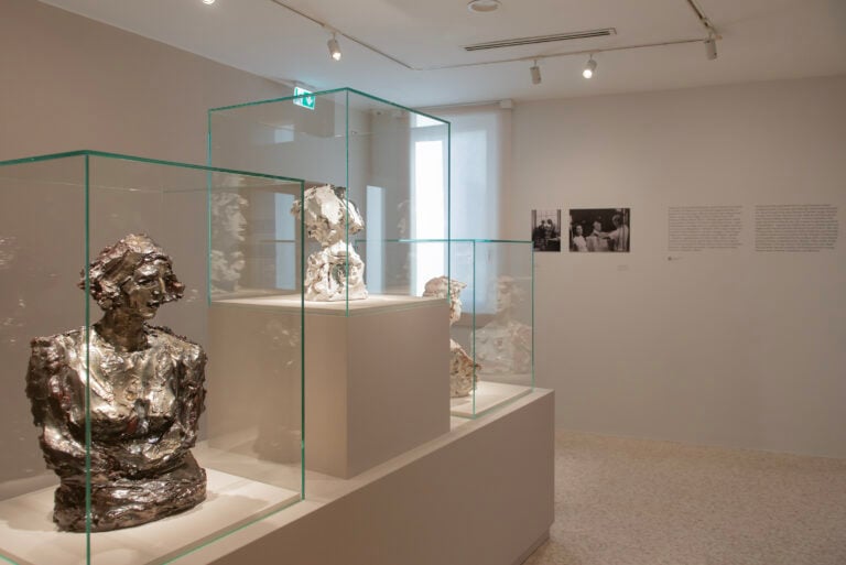 © Mani-Fattura: le ceramiche di Lucio Fontana, 11.10.2025 – 02.03.2026, Collezione Peggy Guggenheim. Ph. Claudia Corrent