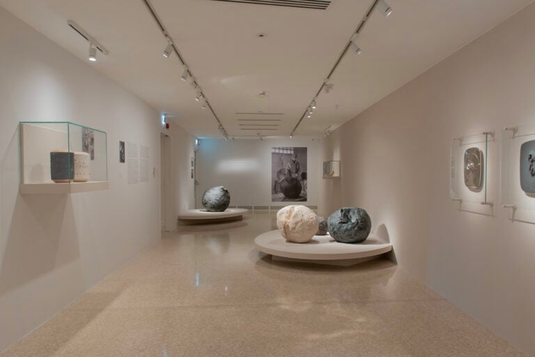 © Mani-Fattura: le ceramiche di Lucio Fontana, 11.10.2025 – 02.03.2026, Collezione Peggy Guggenheim. Ph. Claudia Corrent