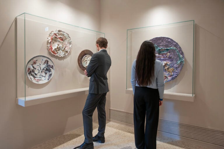 © Mani-Fattura: le ceramiche di Lucio Fontana, 11.10.2025 – 02.03.2026, Collezione Peggy Guggenheim. Ph. Claudia Corrent