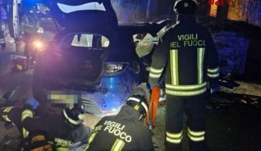 Schianto nella notte, muore un 19enne: tre ragazzi in ospedale