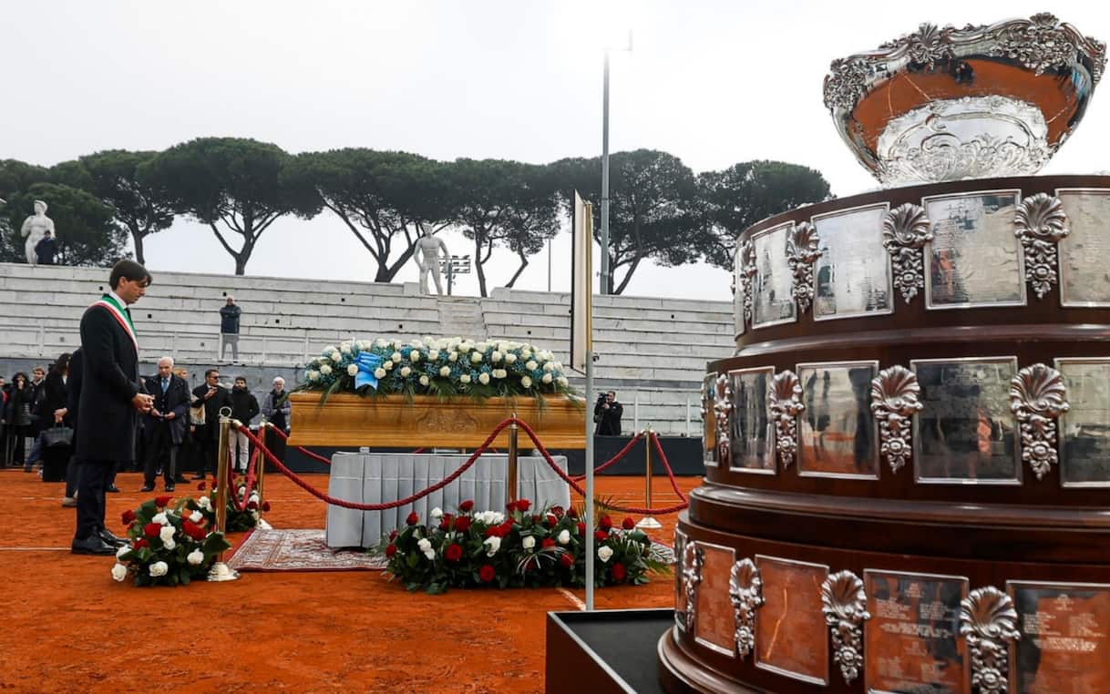 Funerali Nicola Pietrangeli, ultimo saluto al tennista italiano in diretta