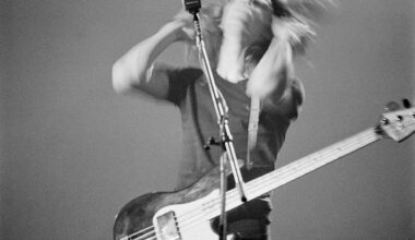 Pink Floyd, a Milano apre un negozio dedicato alla band per i 50 anni dell'album Wish You Were Here I Sky TG24