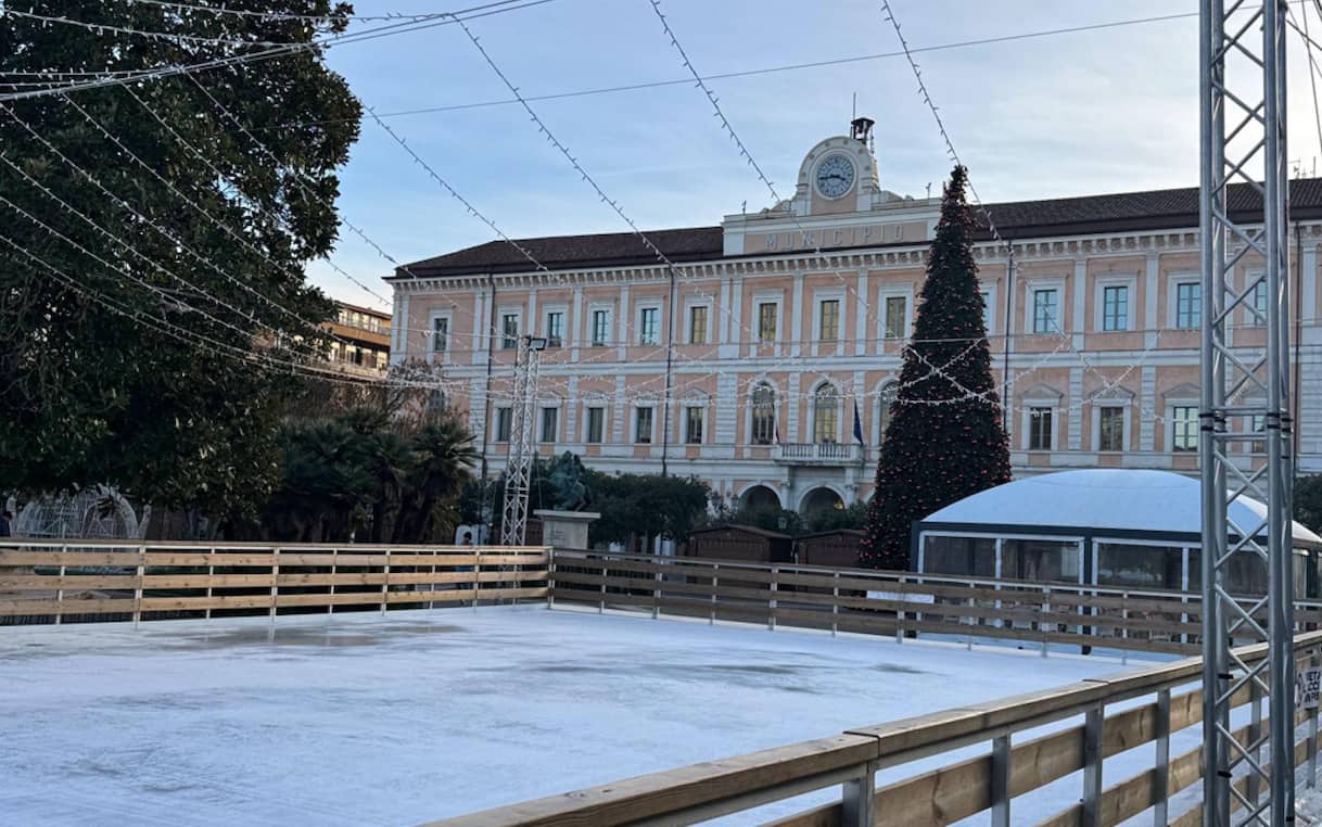 Campobasso, canzone fascista 'Faccetta nera' su pista di pattinaggio. 'Partita inavvertitamente'
