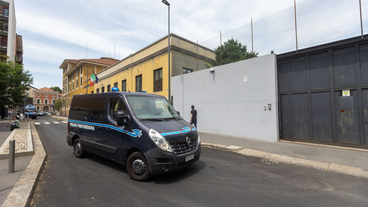 Cortocircuito e incendio a San Vittore, 250 detenuti evacuati sabato sera