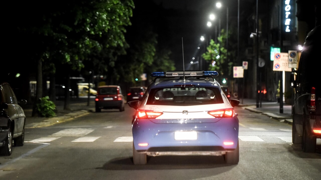 Milano, picchia i poliiziotti in via Caracciolo. Arrestato