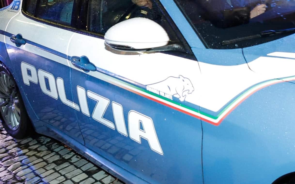 Roma, 18enne legato e seminudo fugge da un campo rom