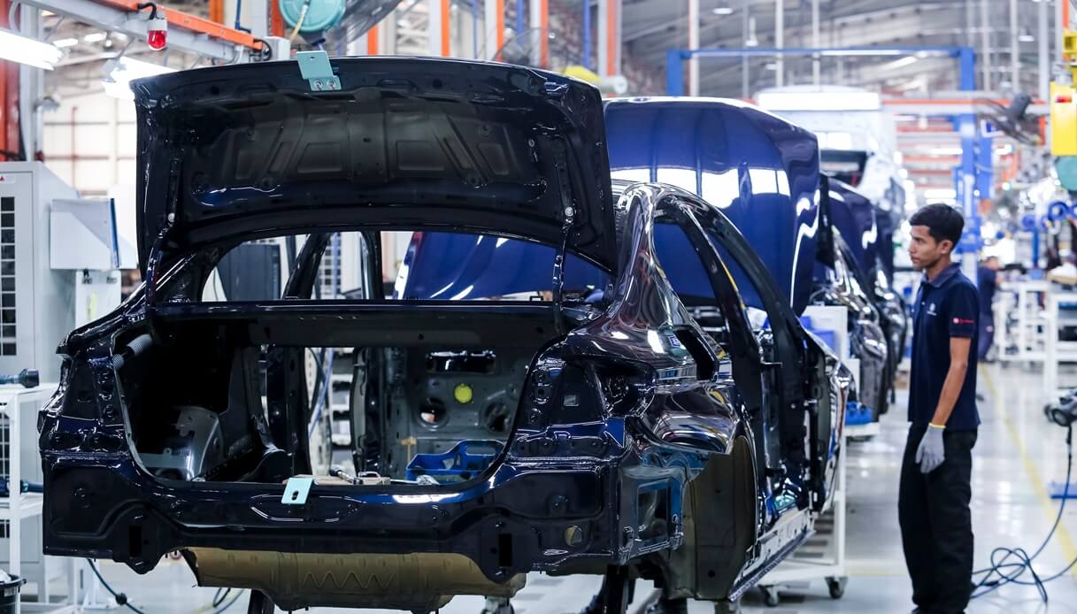 Crisi nera per l'iconico brand auto, allarme sui posti di lavoro: si rischiano parecchi tagli