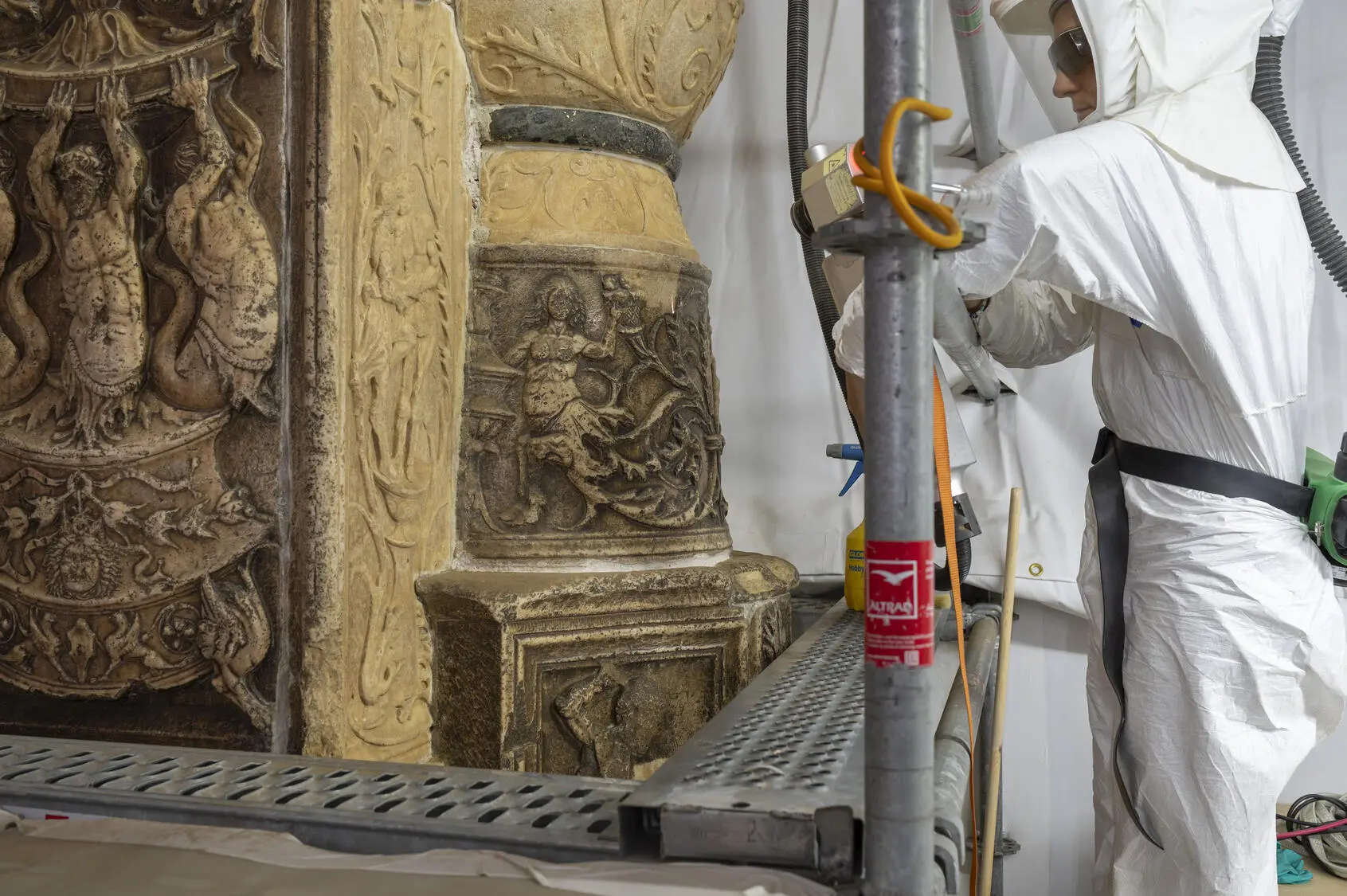 L'opera in corso di restauro. Foto: Louvre