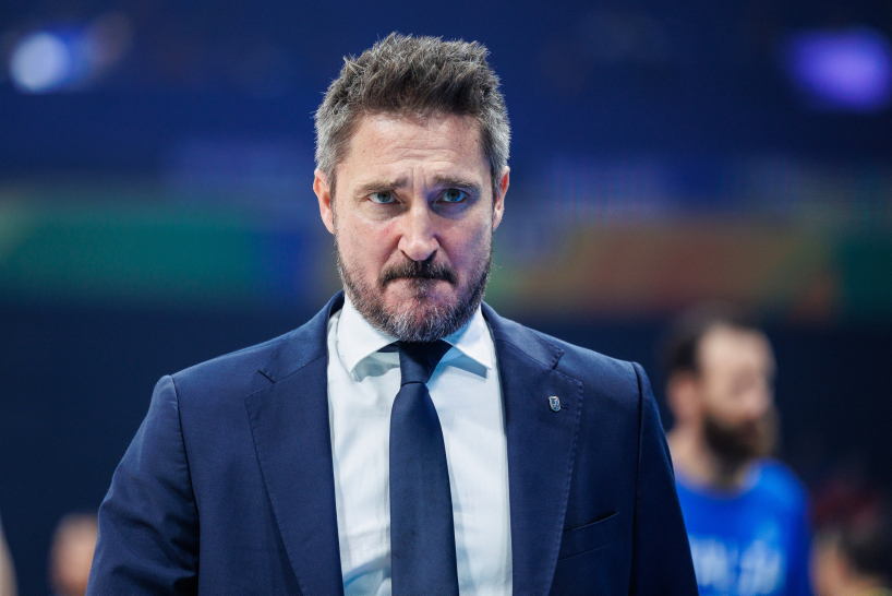 Gianmarco Pozzecco verso la panchina del Galatasaray