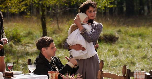 Raiuno: la stagione delle fiction riparte da Torino con "Prima di noi" - Torino Cronaca